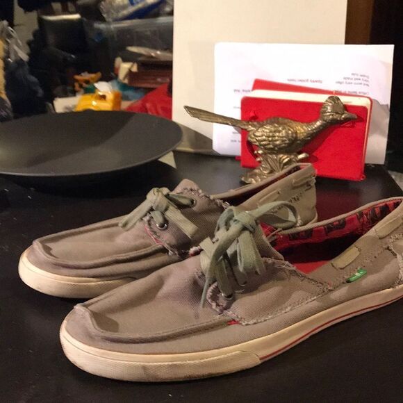 Sanuk laced skip on shoes size 10 - Picture 1 of 4